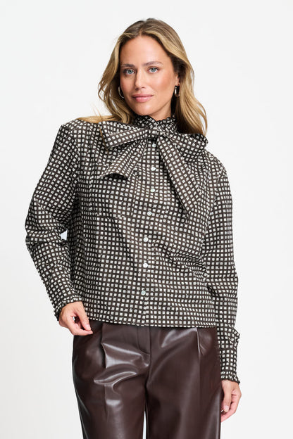 Burgundy blouse met klassieke kraag+Q41  | Ivy Burgundy Red | POM Amsterdam